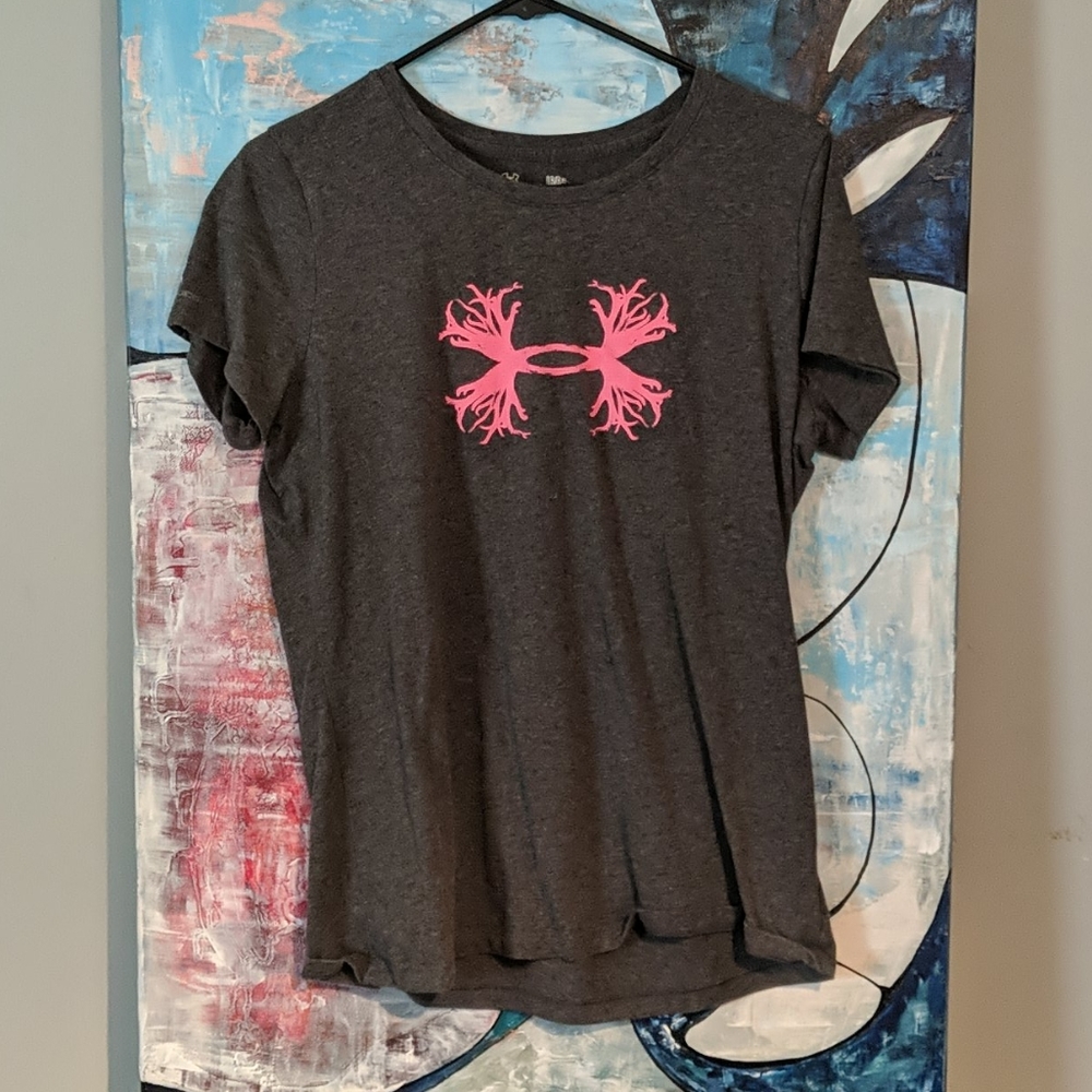 Woman's Under Armour Shirt Size LG